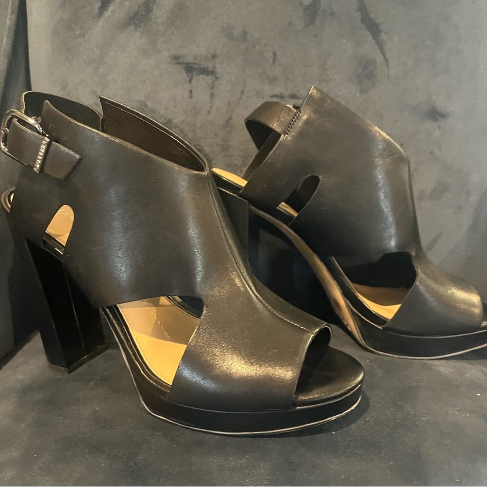 Gianni Bini Black Chunky Heeled Sandals